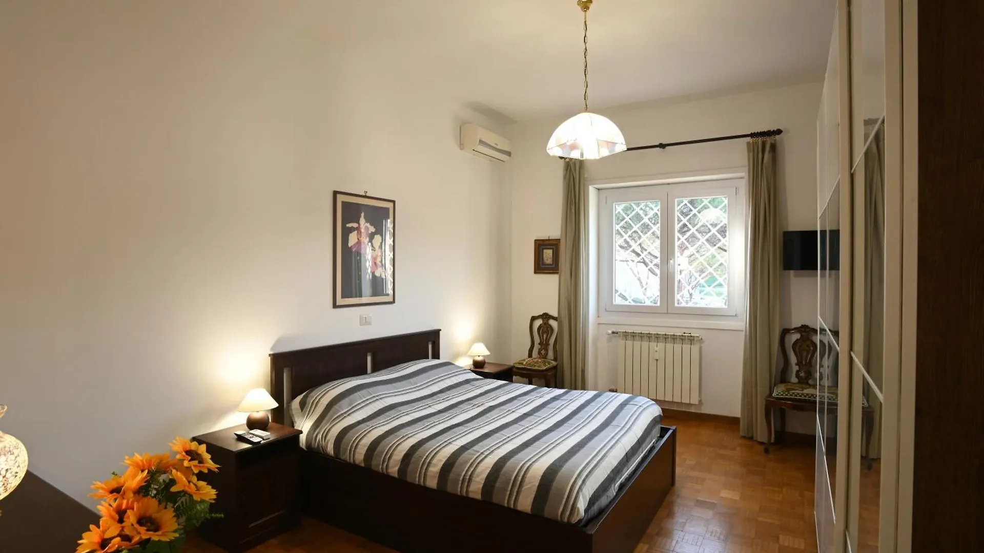 Vatican Firefly House Rome 0*,  Italy